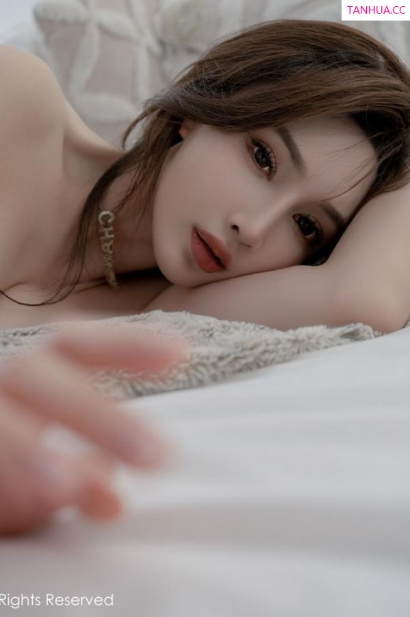 周妍希 奶瓶土肥圆 [XiuRen]高清写真图 2022.11.01 No.5787 奶瓶土肥圆矮挫丑黑穷 丰腴美臀第2张图片